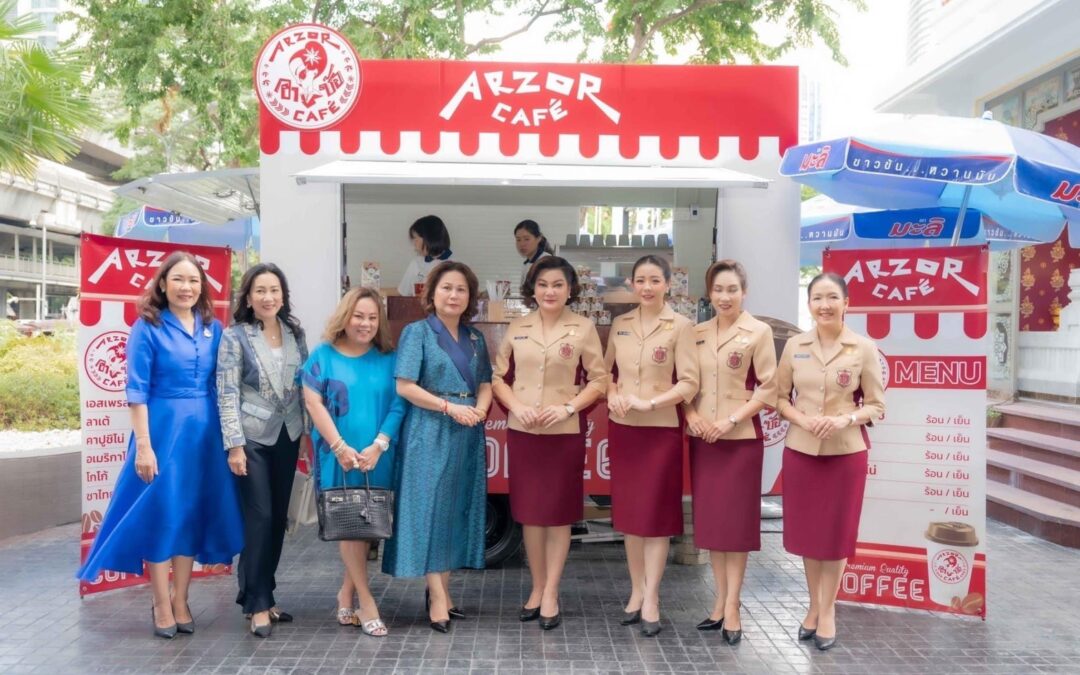 ✨สมาคมแม่บ้านตำรวจ ร่วมมือกับบริษัท อุตสาหกรรมนมไทย จำกัด เจ้าของแบรนด์นมตรามะลิ จัดทำโครงการสร้างอาชีพให้กับครอบครัวตำรวจ ผ่านแฟรนไชส์กาแฟ “อาซ้อคาเฟ่“